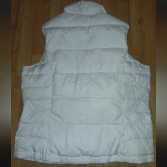 WHITE PUFFER VEST... - Picture 2 of 4
